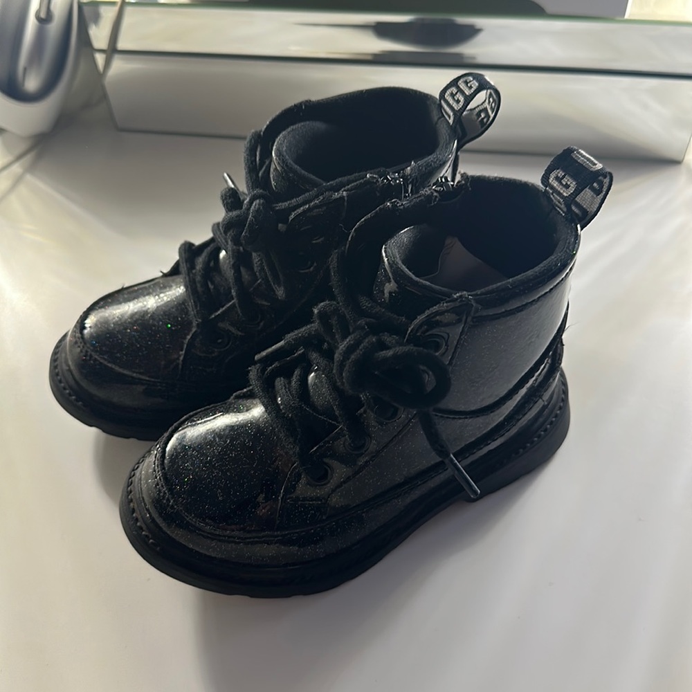 Toddler Ugg boots size 10 new without tags